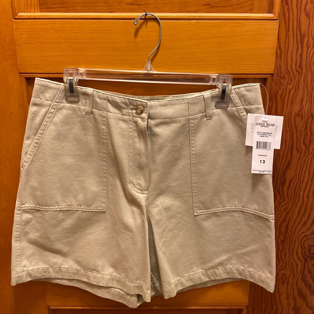 NWT Jones Wear Sport Ladies Shorts Size 12